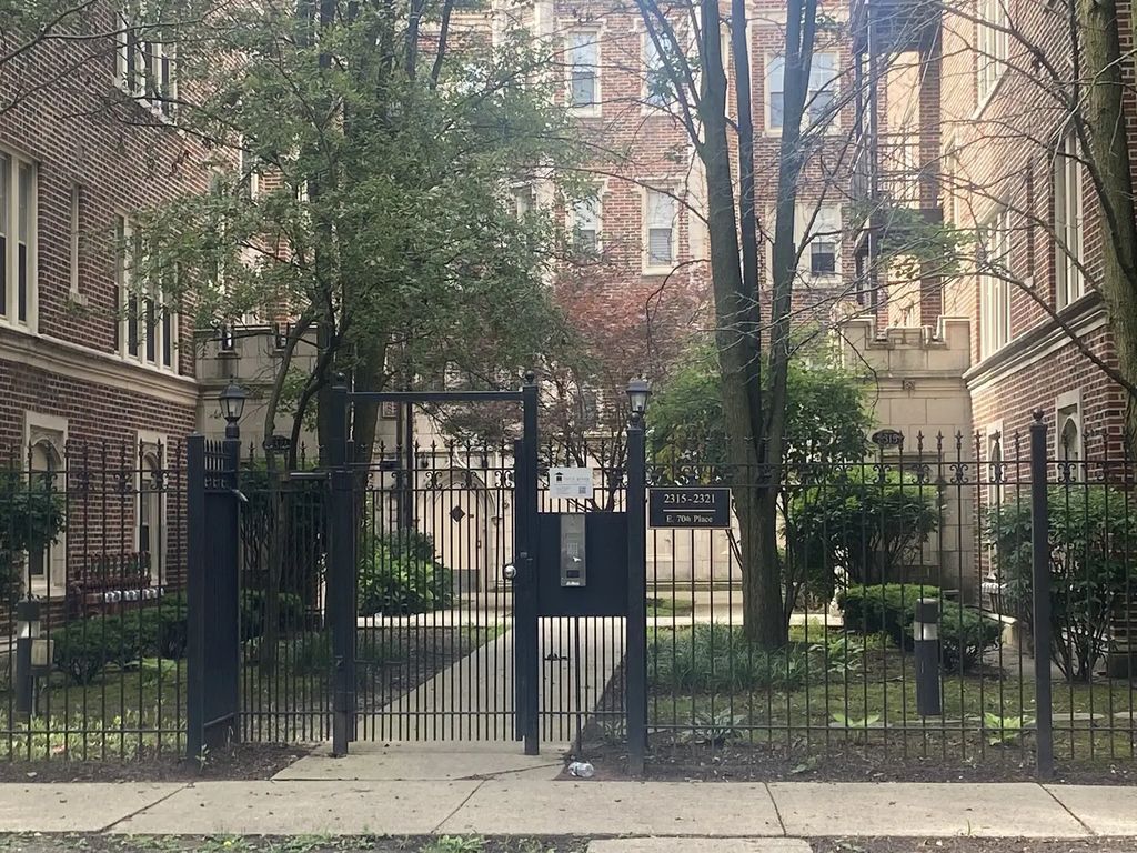 2319 E 70th Place 10, Chicago