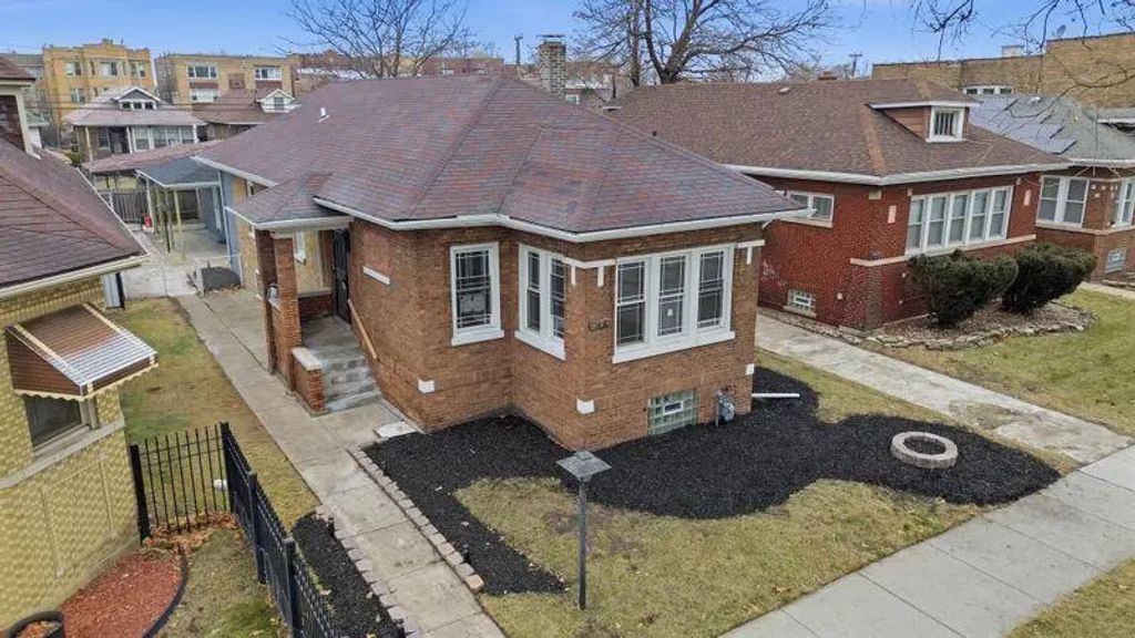 7724 S Chappel Avenue, Chicago