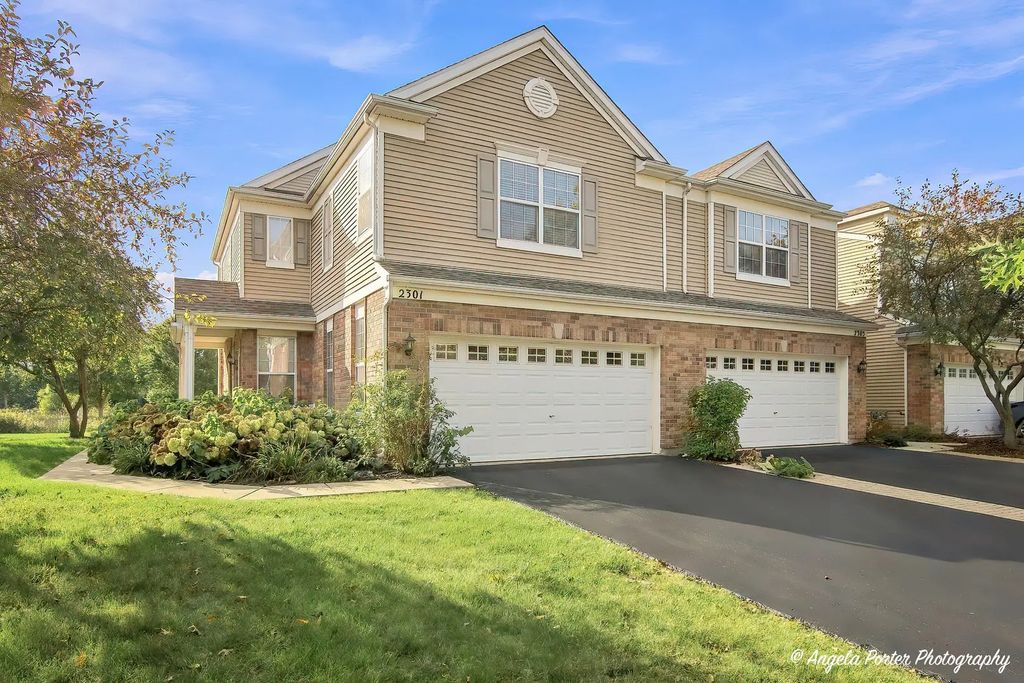 2301 Evergreen Circle, McHenry