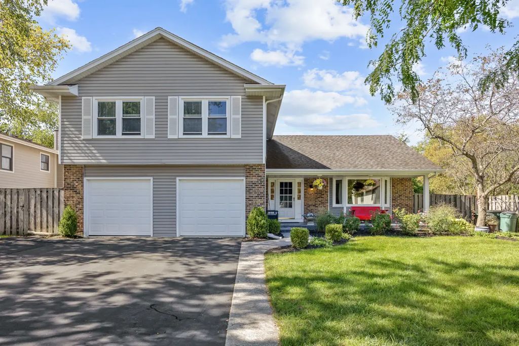 428 Franklin Lane, Elk Grove Village