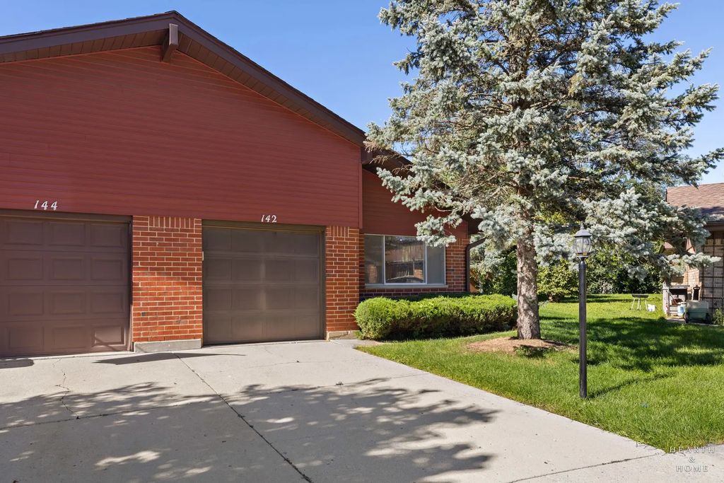 142 Virginia Court, Streamwood