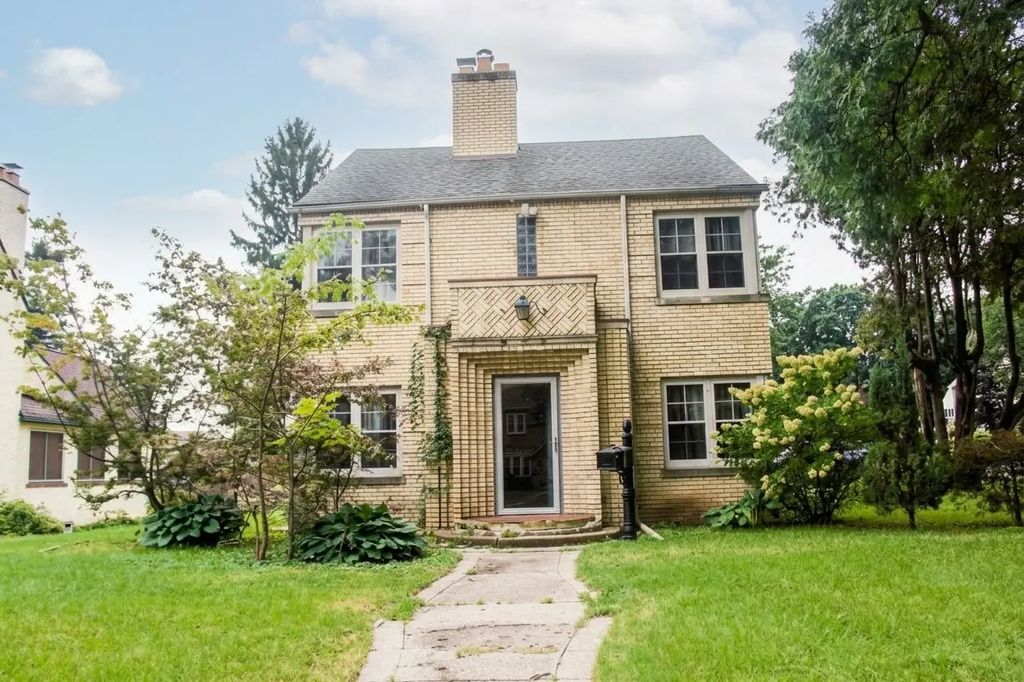 1351 W Lincoln Boulevard, Freeport