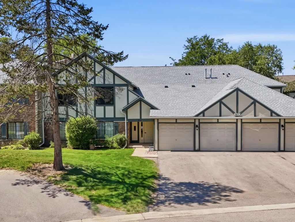 1952 N Hidden Creek Circle 7, Palatine