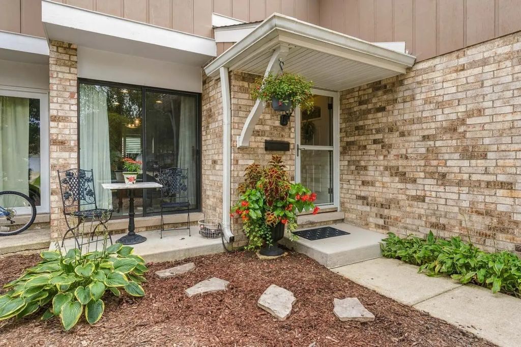 1232 Reading Court, Wheaton