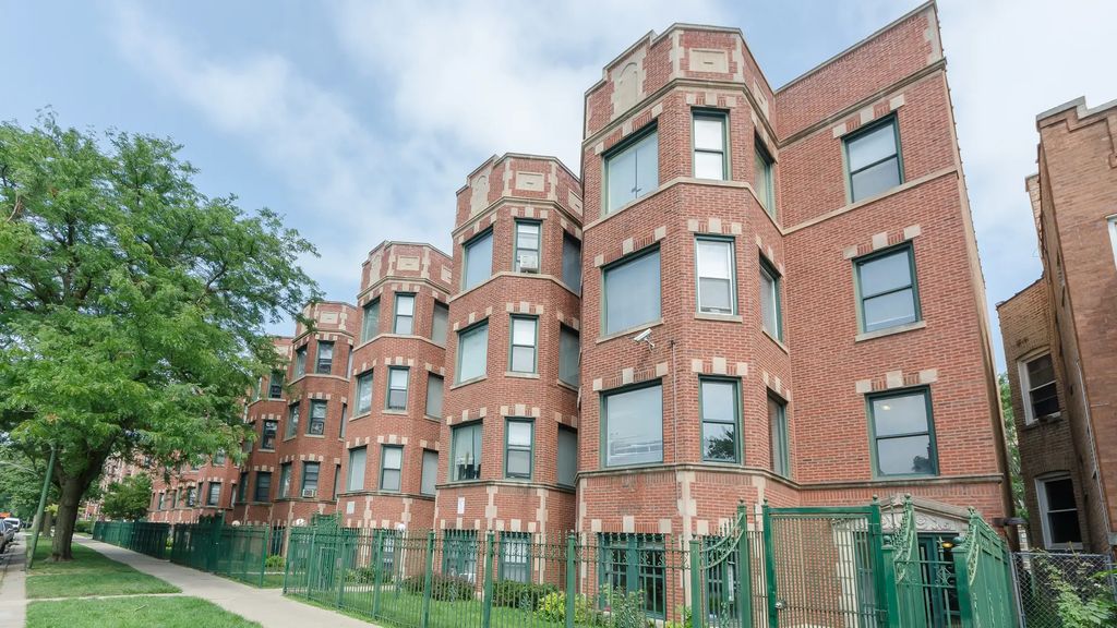 6915 S Paxton Avenue 1, Chicago