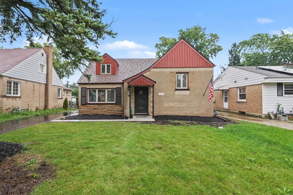 107 S Hi Lusi Avenue, Mount Prospect