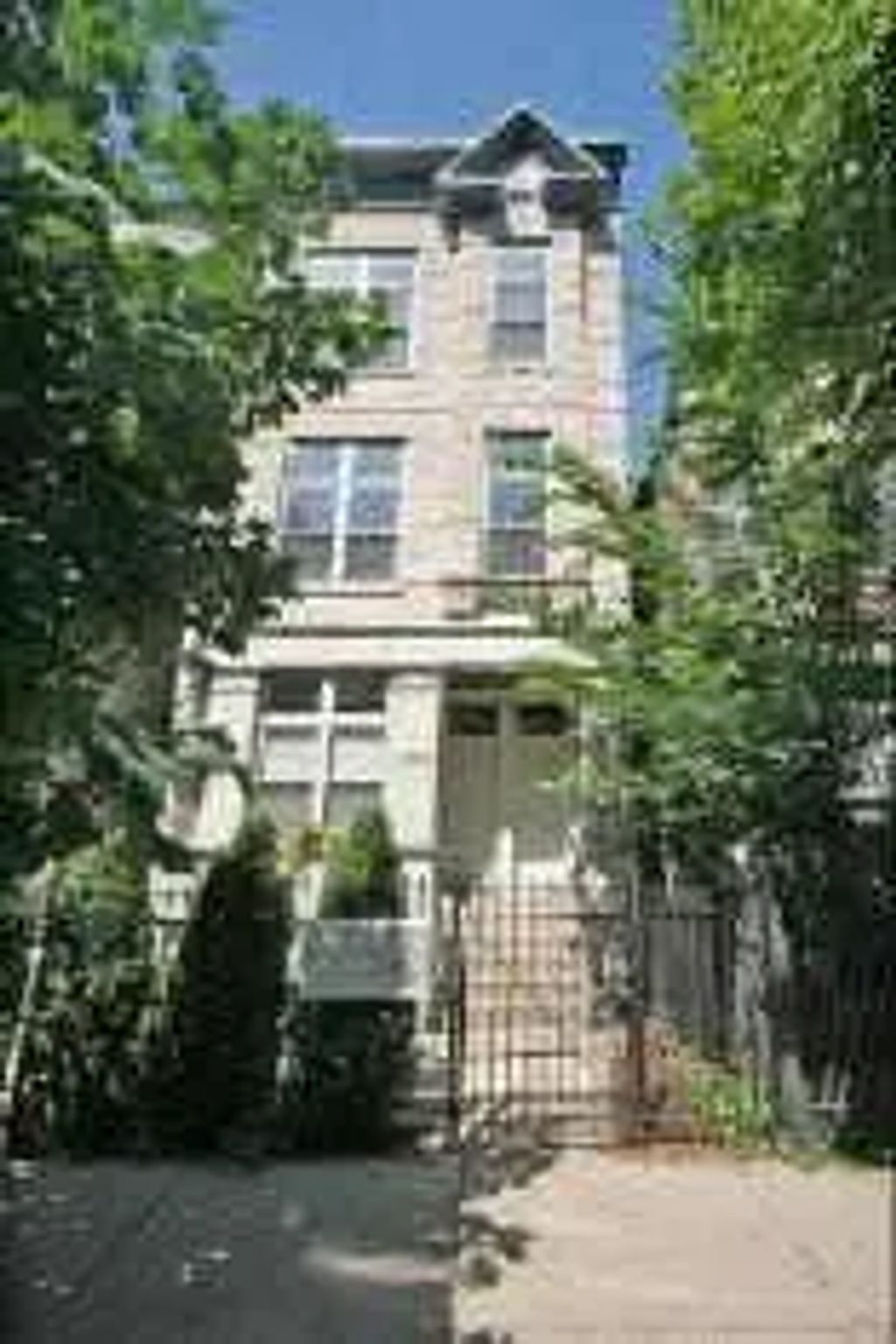 1342 N Claremont Avenue 1r, Chicago