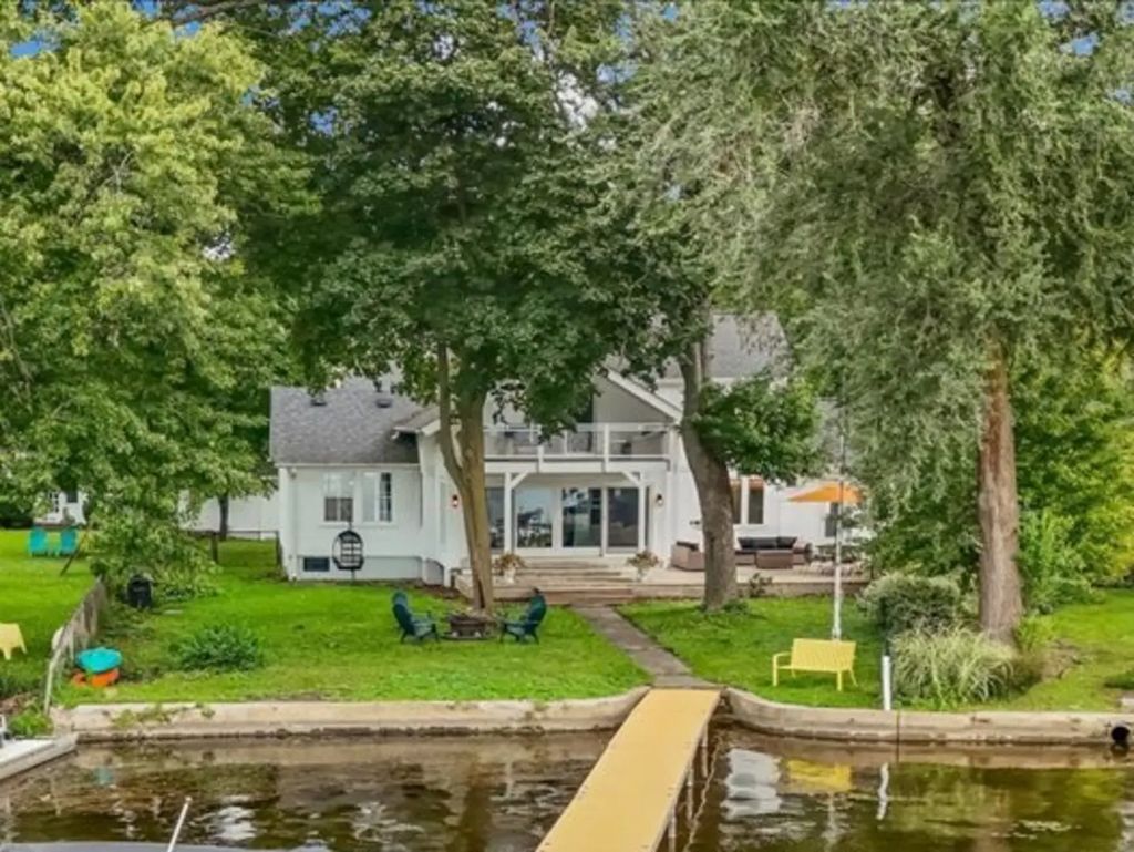 1153 N Shore Drive, Crystal Lake