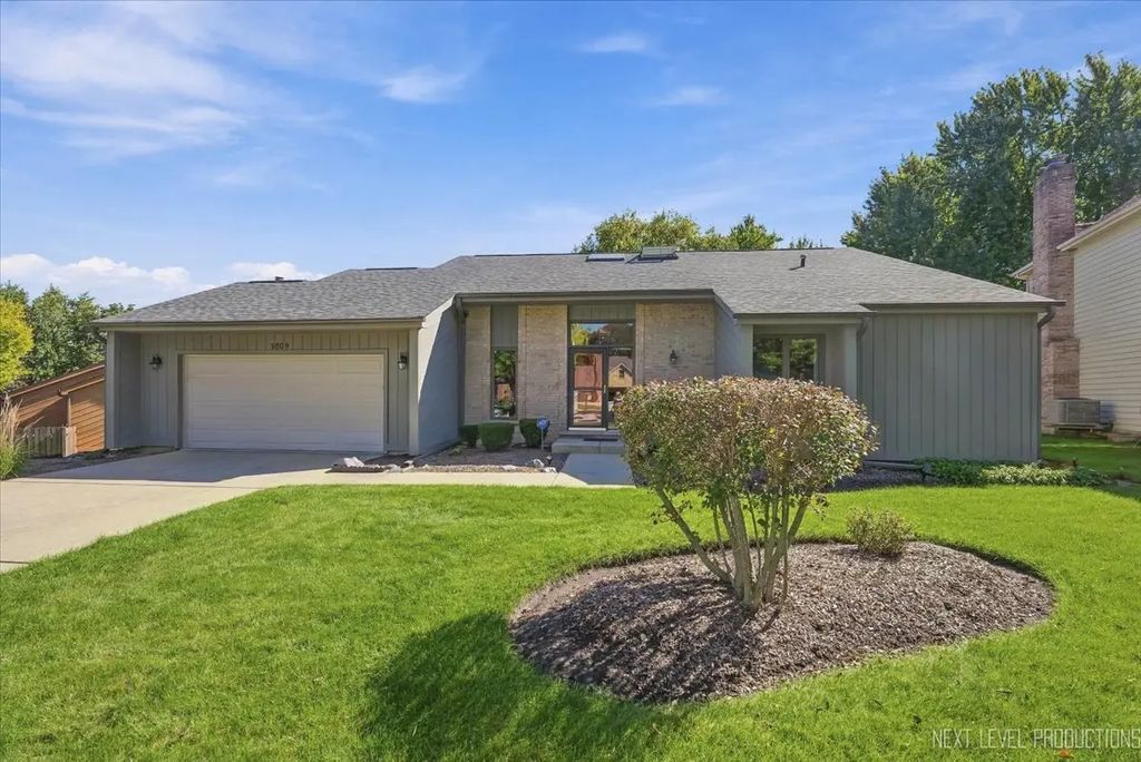 3809 Hagen Court, Woodridge