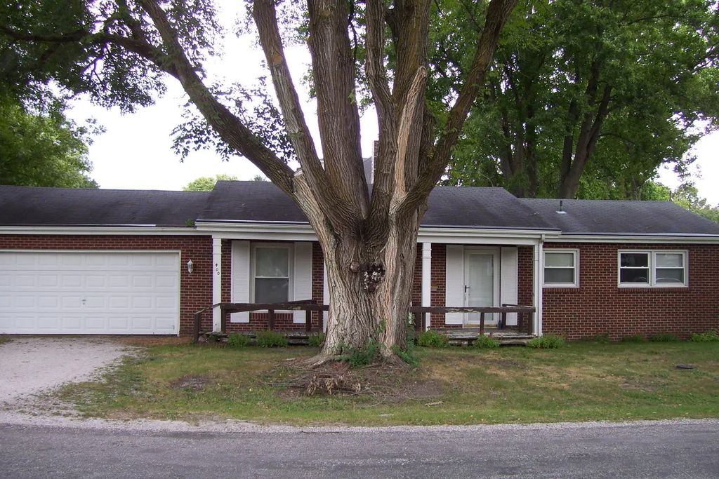 400 S Sangamon Street, Bement