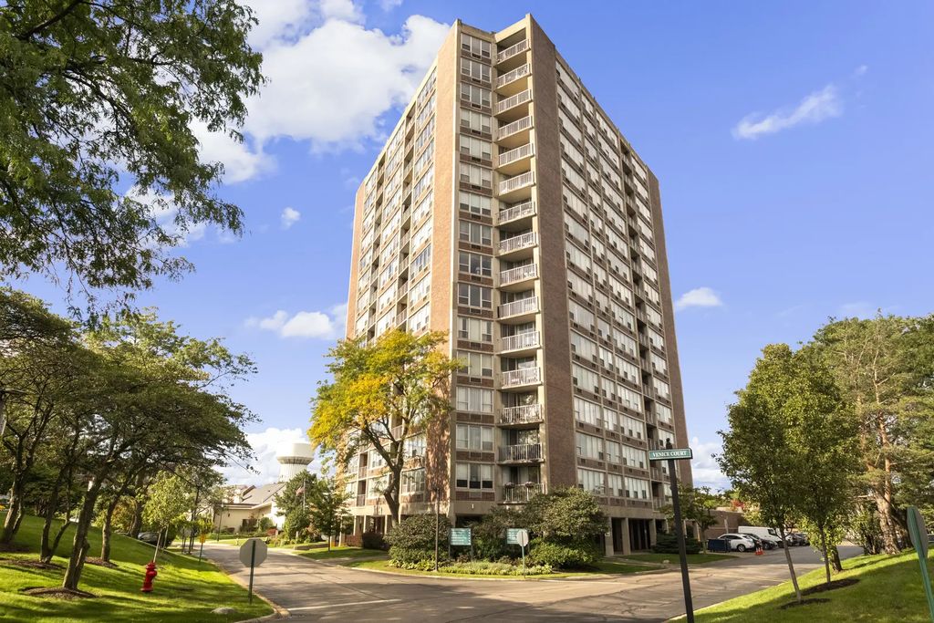 3925 Triumvera Drive 12e, Glenview