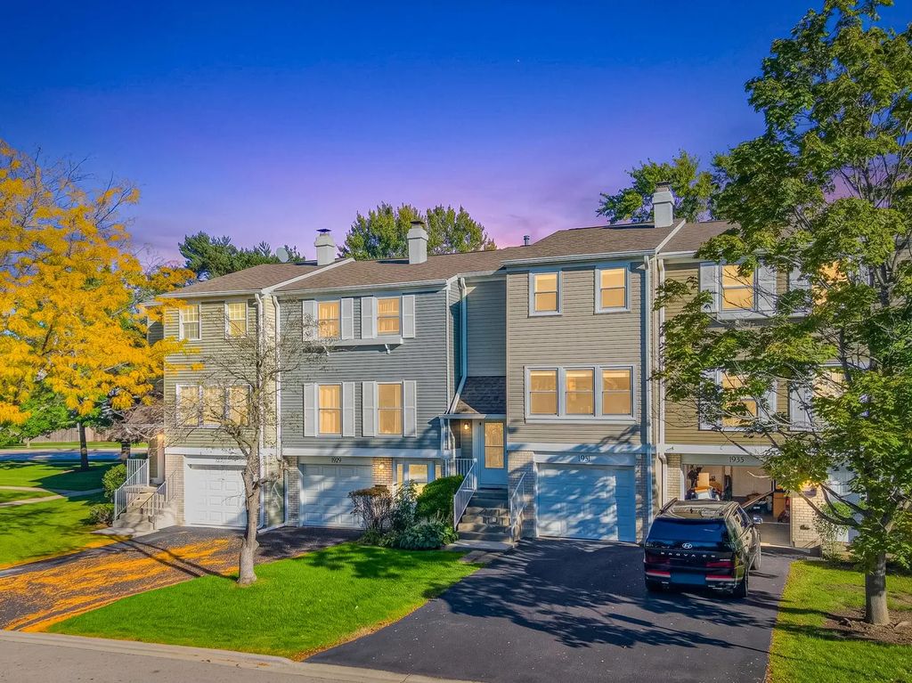 1931 Farnham Court, Schaumburg