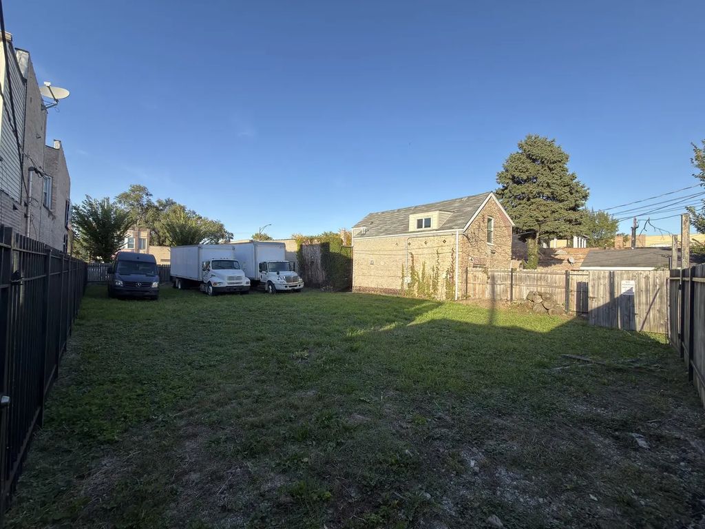 2449 W 71st Street, Chicago