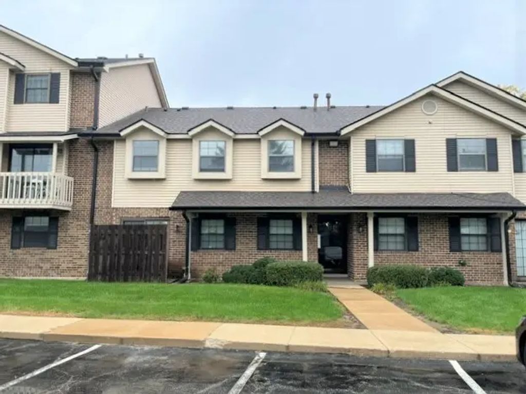 351 S Whispering Hills Drive B, Naperville