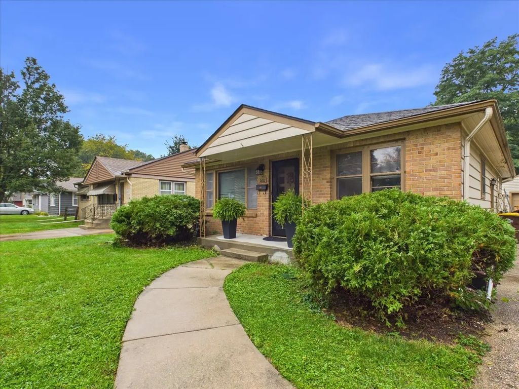 1411 Stratford Avenue, Rockford