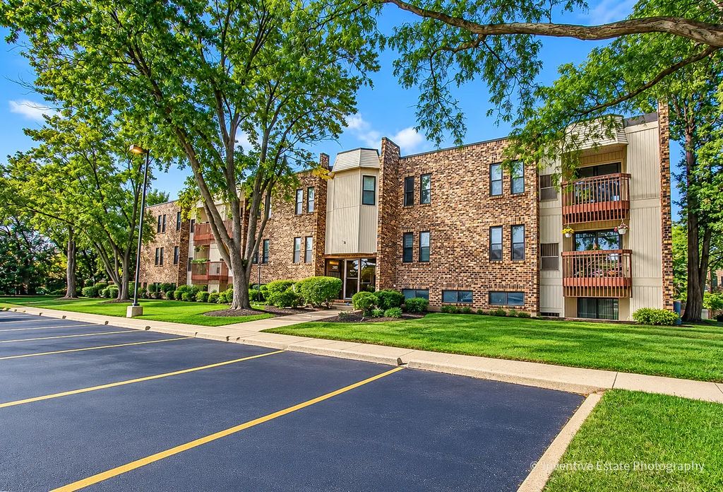 2212 Country Club Drive 4, Woodridge