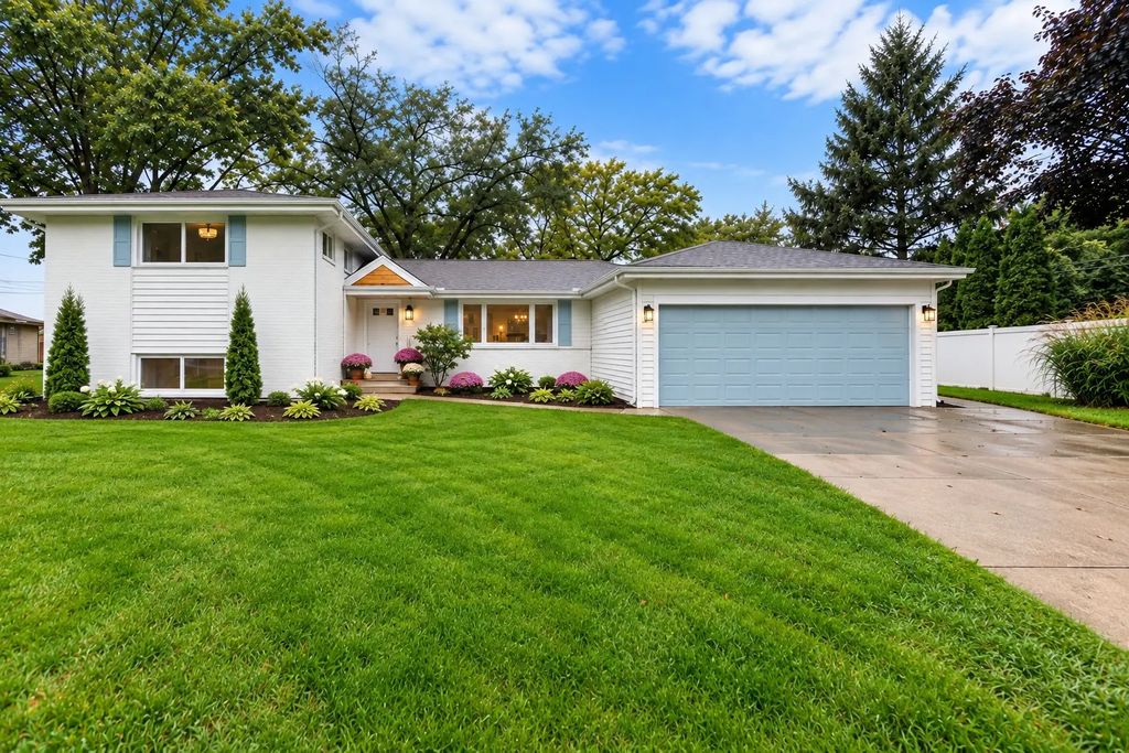 1340 Huber Lane, Glenview