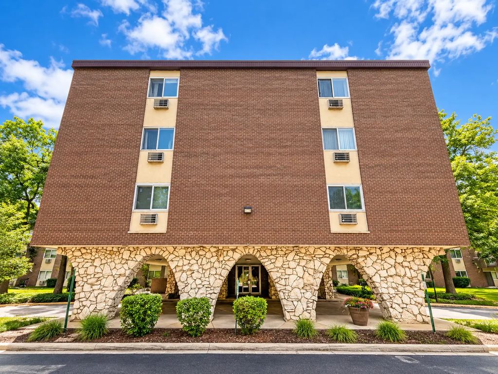 1321 S Finley Road 312, Lombard