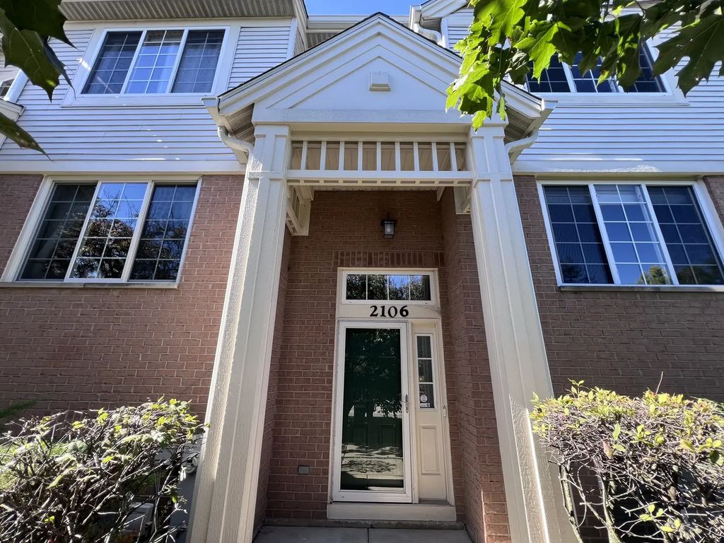 2106 W Concord Lane 2106, Addison