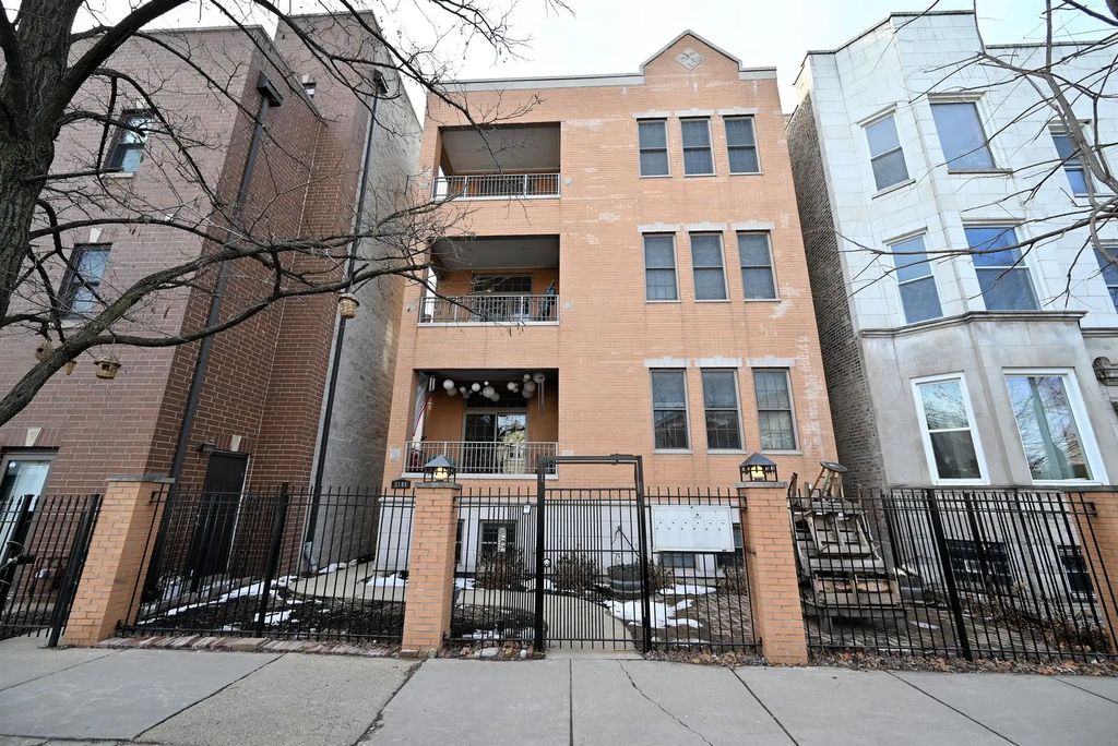 2108 N California Avenue 3r, Chicago