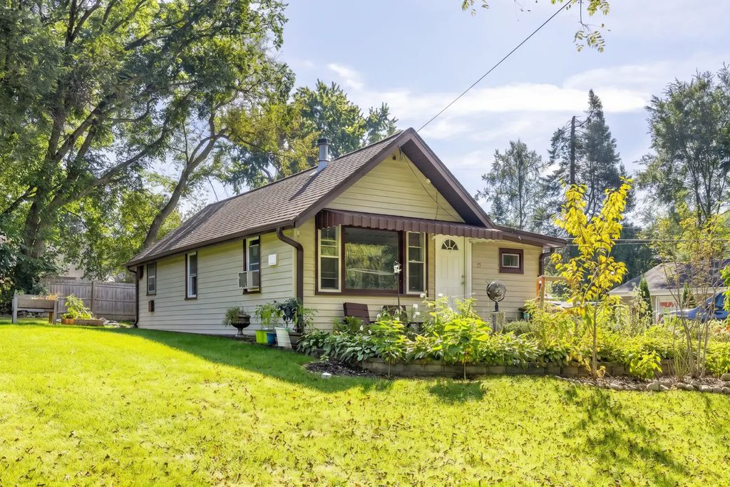 37 S Hickory Avenue, Fox Lake