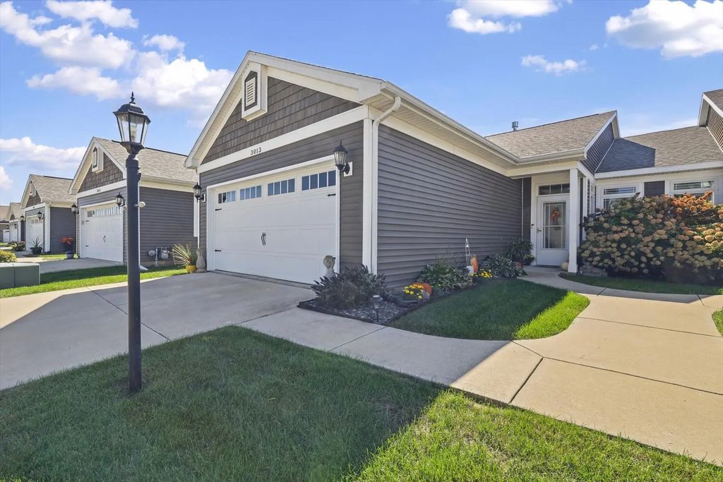 3013 E Stillwater Landing 3013, Urbana