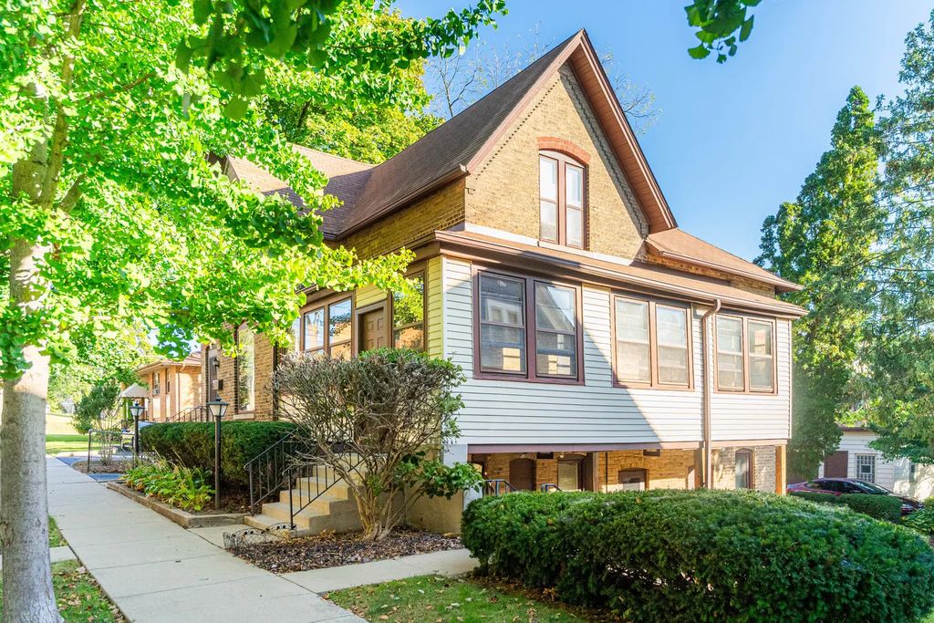 113 Elm Street B, Elgin