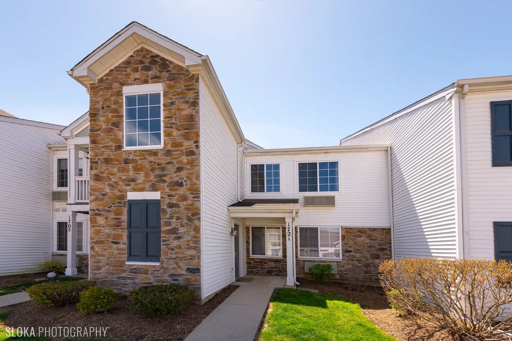 1721 Silverstone Drive 1721, Carpentersville