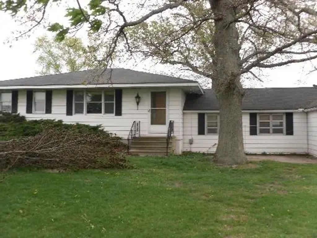 5623 N 16000w Road, Essex