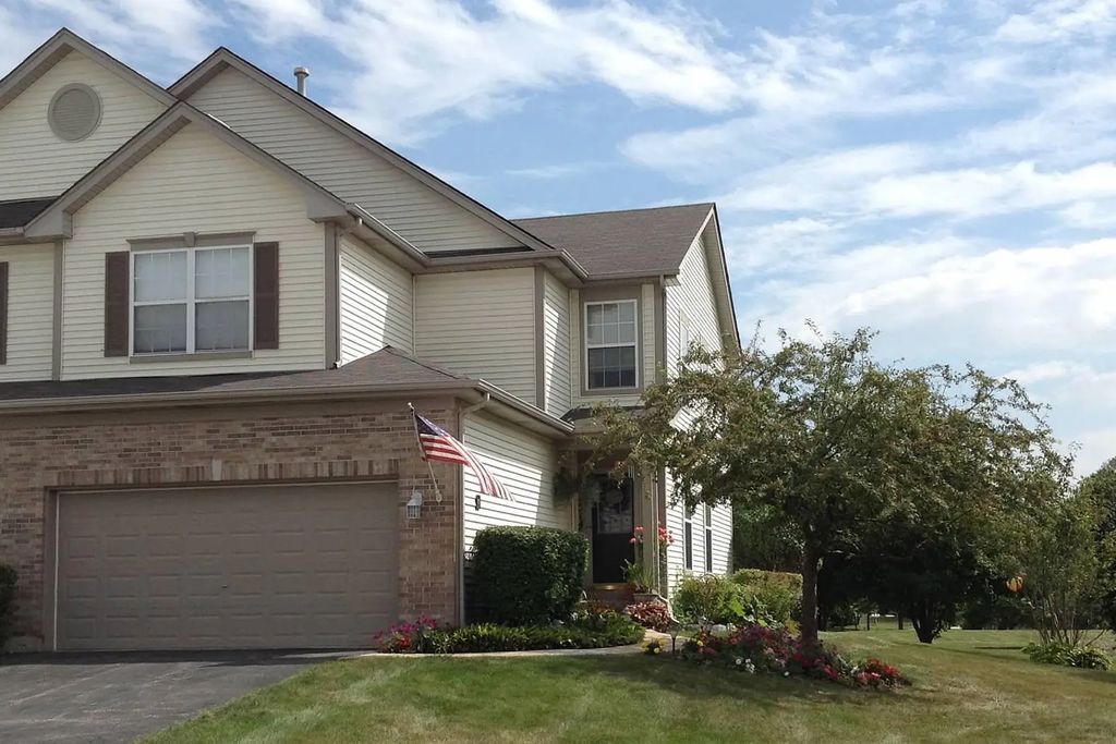 1514 Keystone Court, Elgin