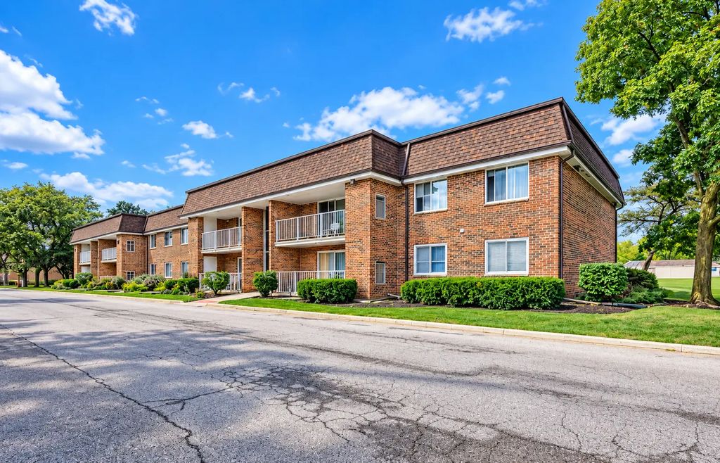 1106 Westover Lane 2b, Schaumburg