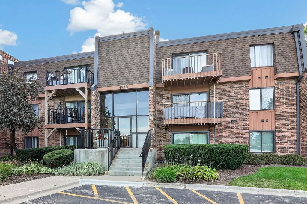 608 Waterford Road S 3c, Schaumburg