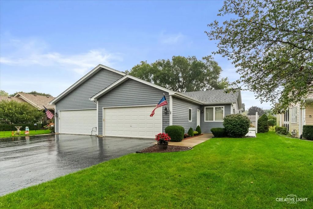 53 Silver Trail, North Aurora