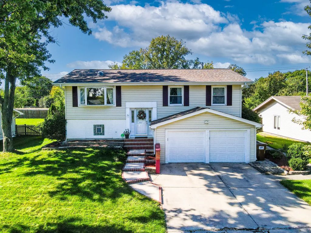 2s068 Churchill Lane, Glen Ellyn