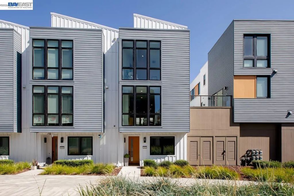 2042 Halo Lane 4, Alameda