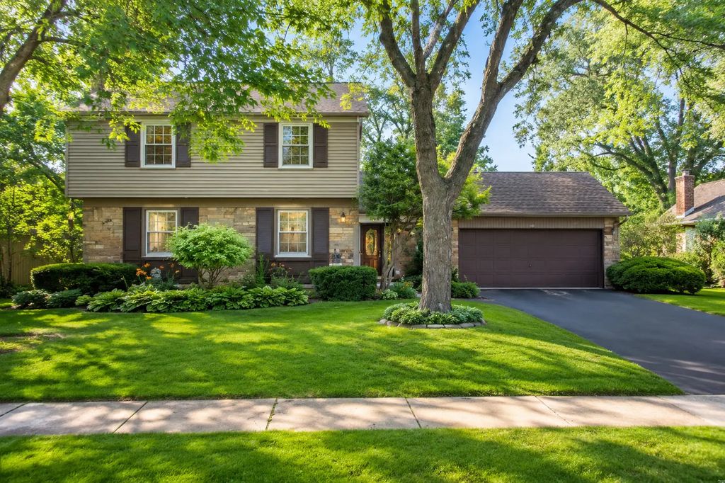 933 Country Lane, Buffalo Grove