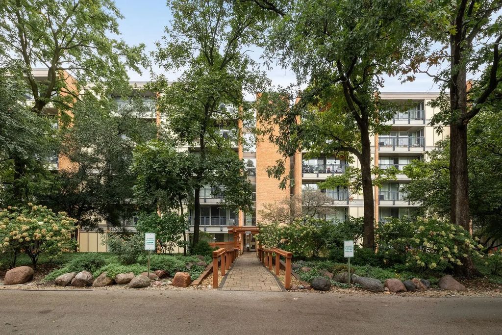 6010 Oakwood Drive 2g, Lisle