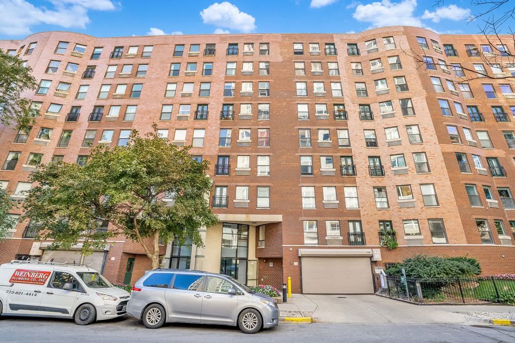 711 W Gordon Terrace 813, Chicago