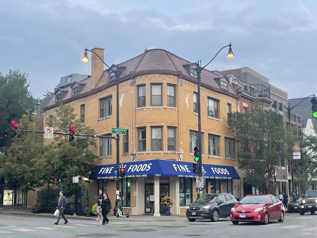 4363 N Lincoln Avenue, Chicago