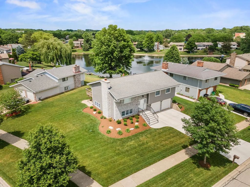 163 Bourne Lane, Bloomingdale