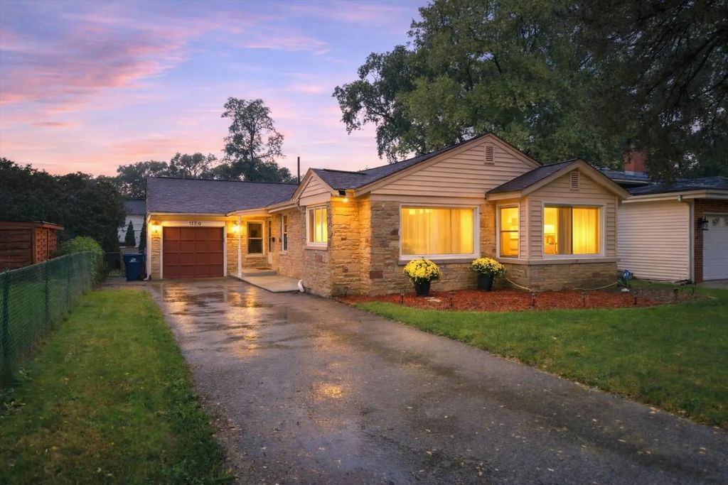 2250 Corona Road, Waukegan