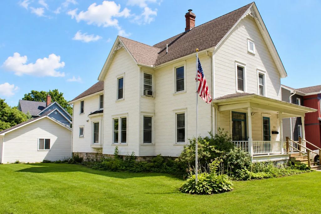 222 W Jackson Street, Morris