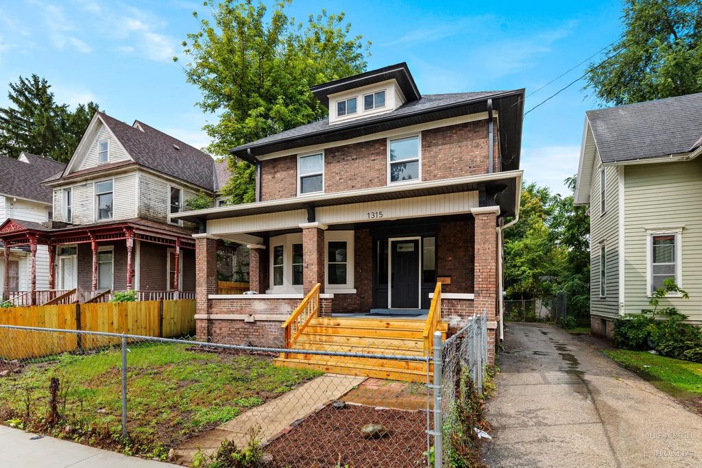 1315 4th Avenue, Rockford