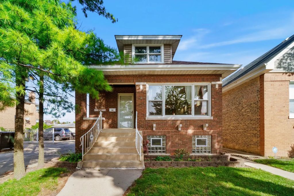 4345 N Marmora Avenue, Chicago