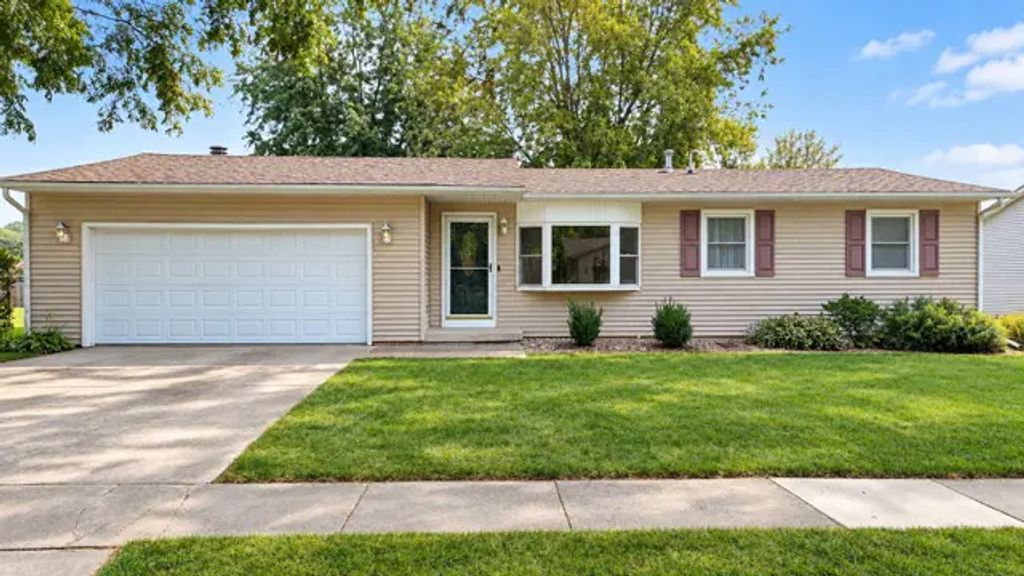 1102 S Center Street, Mahomet