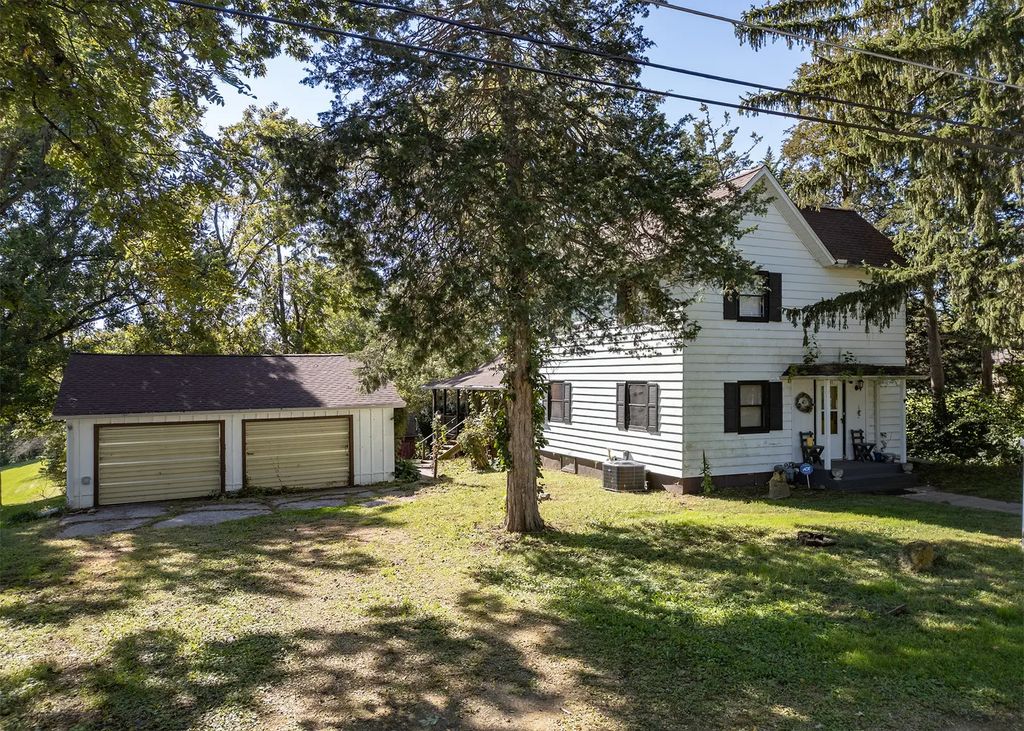 1355 23rd Avenue, Clinton