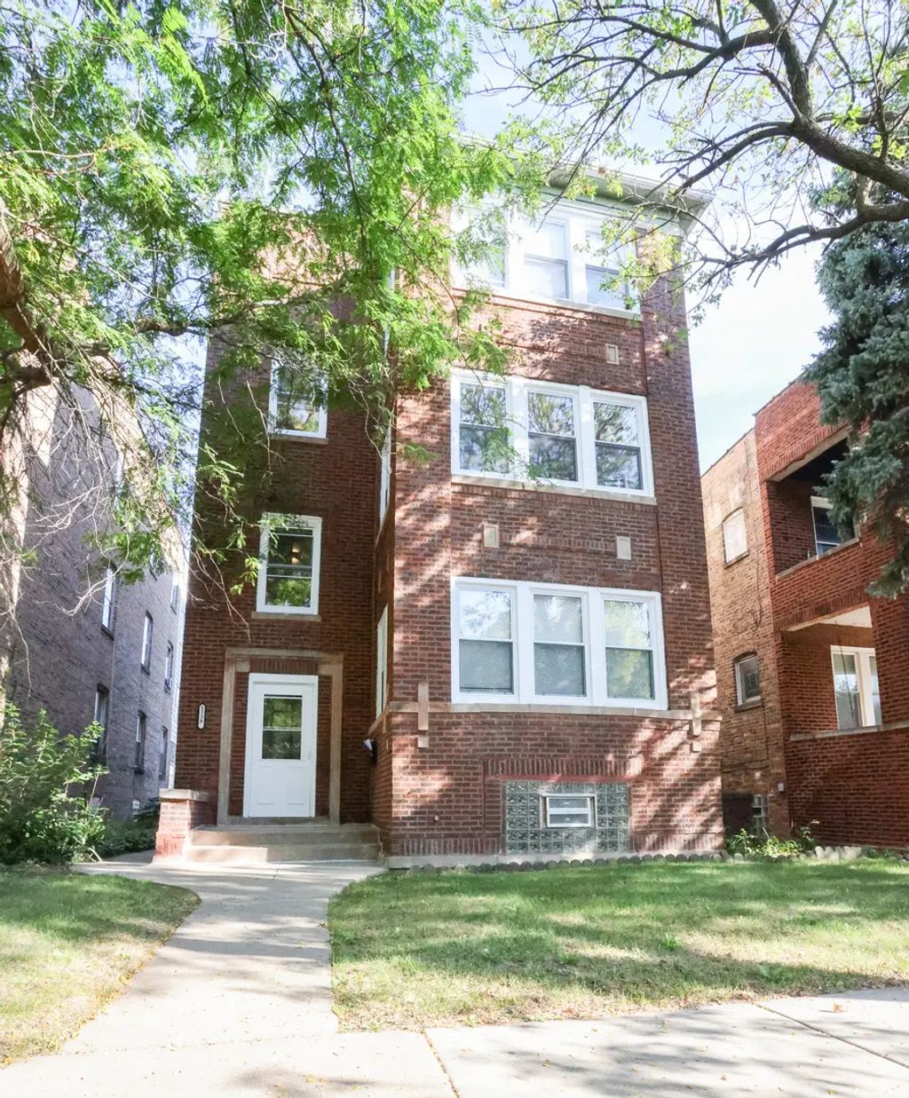 5338 W Montrose Avenue, Chicago