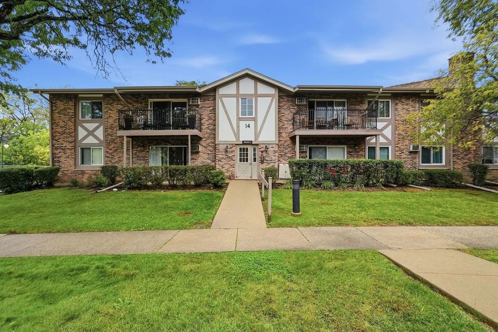 9s110 Lake Drive 104, Willowbrook