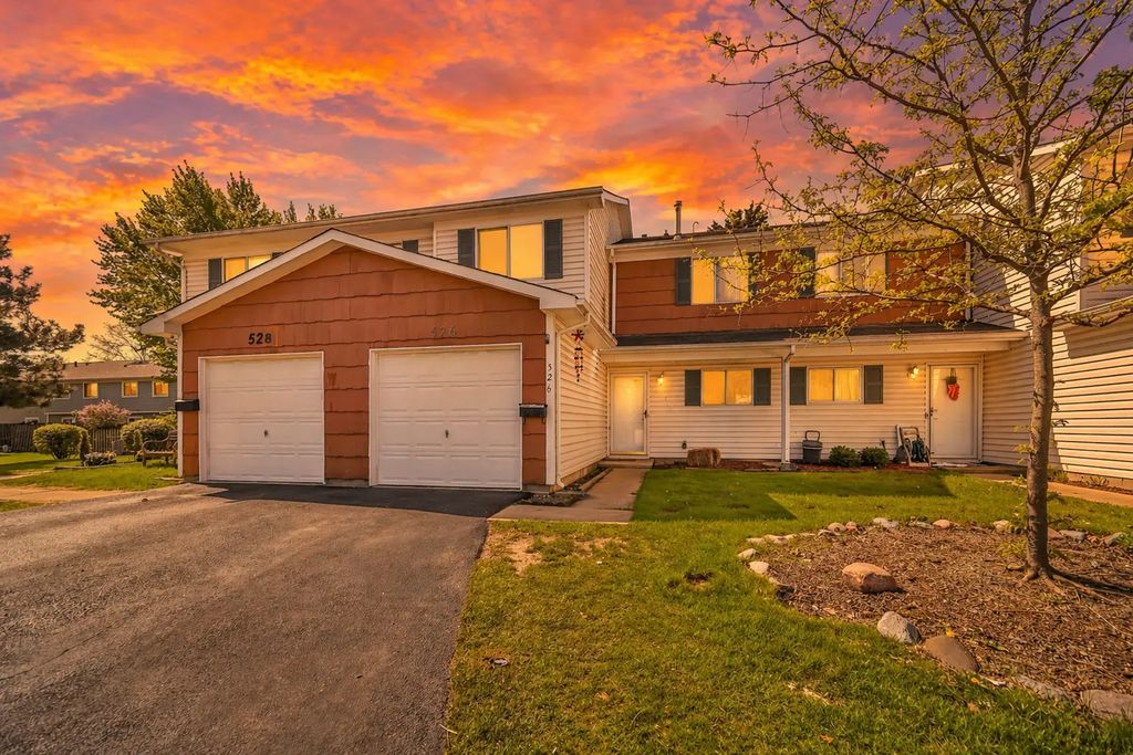 526 Alton Court, Carol Stream
