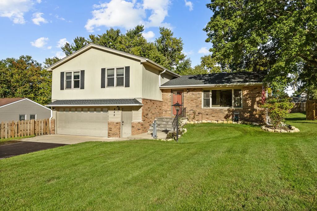 445 Stanford Drive, Marengo